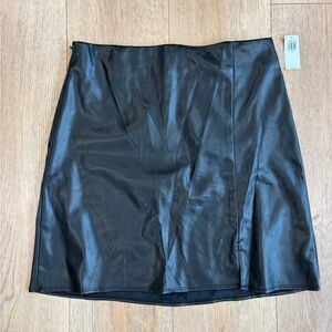 Old Navy Black Faux Leather Mini Skirt Size M NWT High Rise